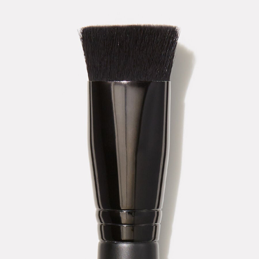triangular-buffing-foundation-brush-v3 85106_b_TriangularBuffingFoundationBrushwebA.jpg