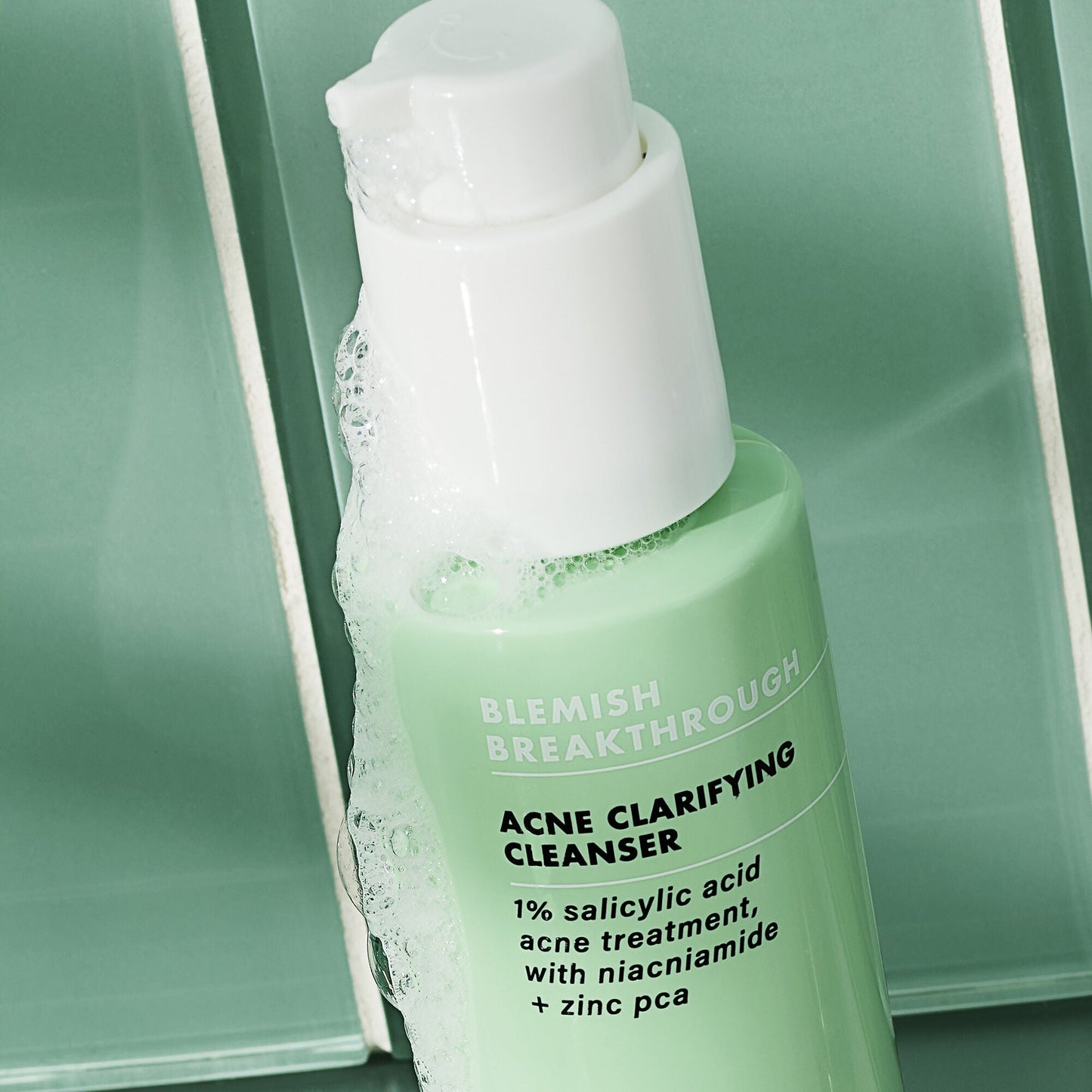 blemish-breakthrough-acne-clarifying-cleanser-z1 02_021622_SL_BT_Cleanser_Back_Lighter_0129_FStack_FINAL_IGF_V2_eb5b7c7b-2de7-4b4a-8d54-43ee3b07523f.jpg