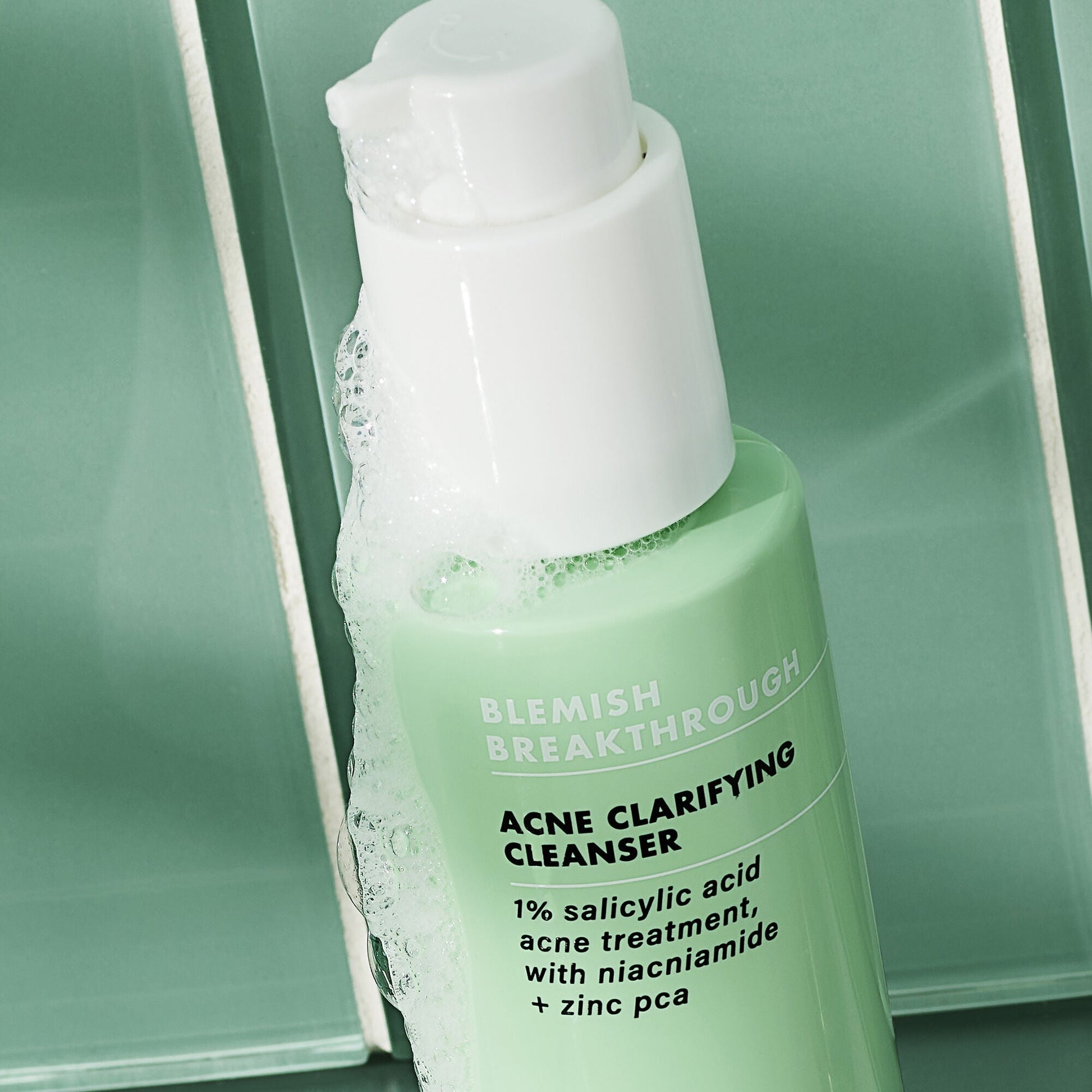 blemish-breakthrough-acne-clarifying-cleanser-z1 02_021622_SL_BT_Cleanser_Back_Lighter_0129_FStack_FINAL_IGF_V2_eb5b7c7b-2de7-4b4a-8d54-43ee3b07523f.jpg