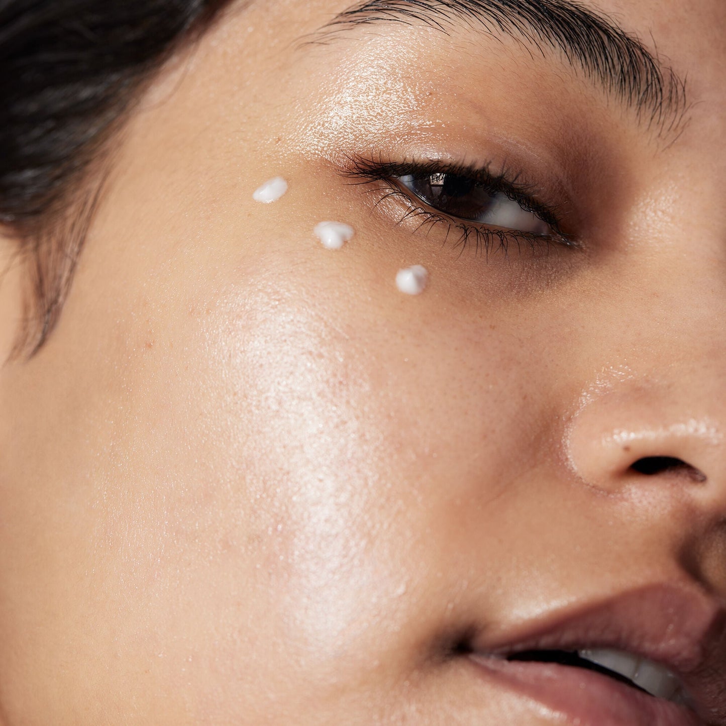 holy-hydration-eye-cream-c5 040822_Model_HH-EyeCream_116_RT1-V1_IGF_3f5819bb-8440-48d0-943c-ab2a2612d116.jpg