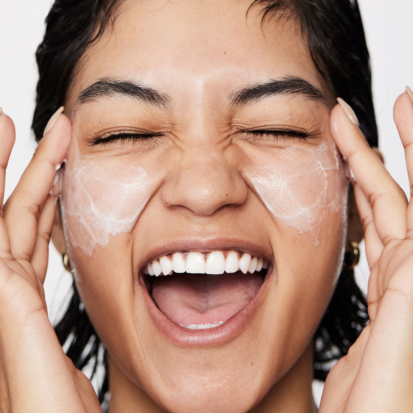 pure-skin-moisturizer-n8 040822_Model_Pure-Moisturizer_200_RT2-V1_RGB040822_Model_Pure-Moisturizer_200_RT2-V1_V1_IGF.jpg