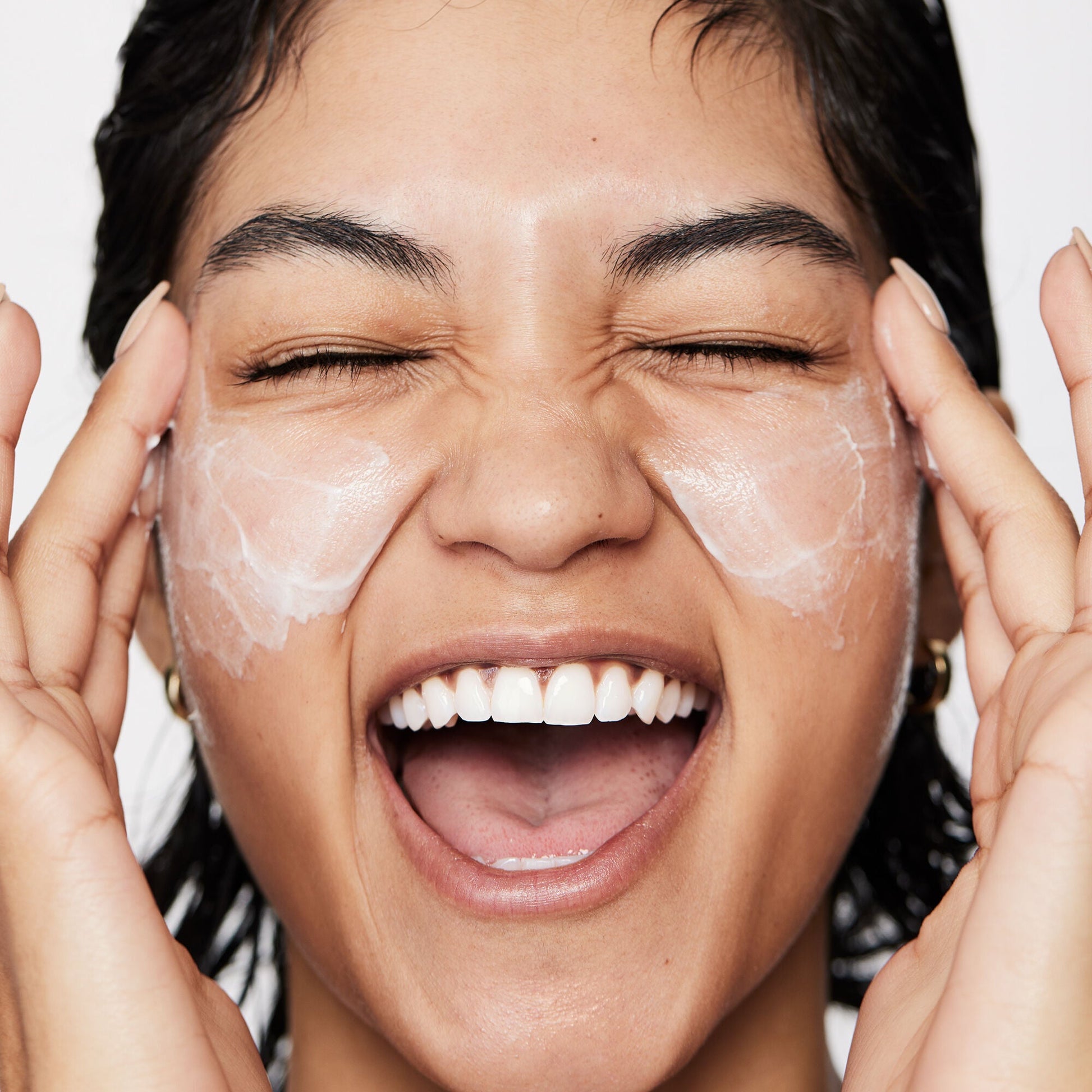 pure-skin-moisturizer-n8 040822_Model_Pure-Moisturizer_200_RT2-V1_RGB040822_Model_Pure-Moisturizer_200_RT2-V1_V1_IGF.jpg