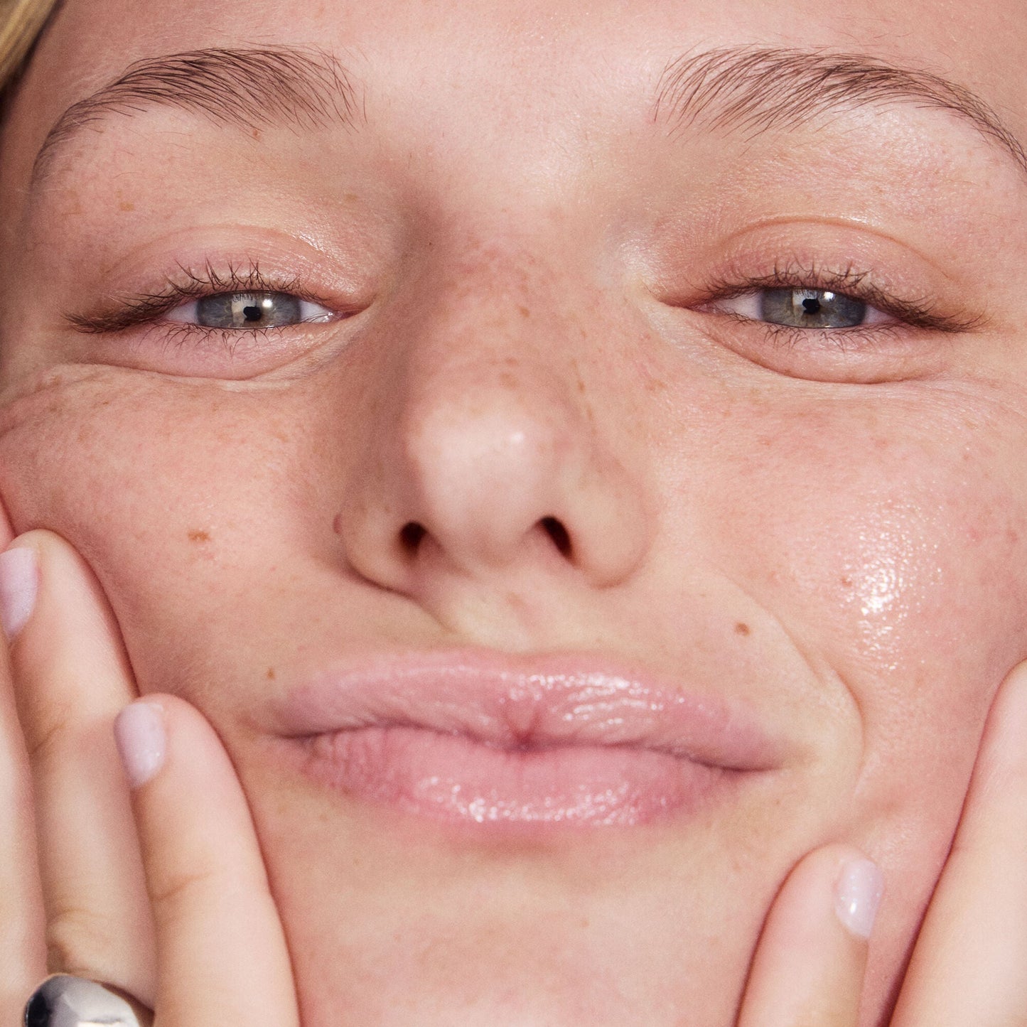 thirst-burst-pore-fecting-toner-s2 042125_SKIN_TBT_Madison_ModelApp_1086_RGB_IGF.jpg