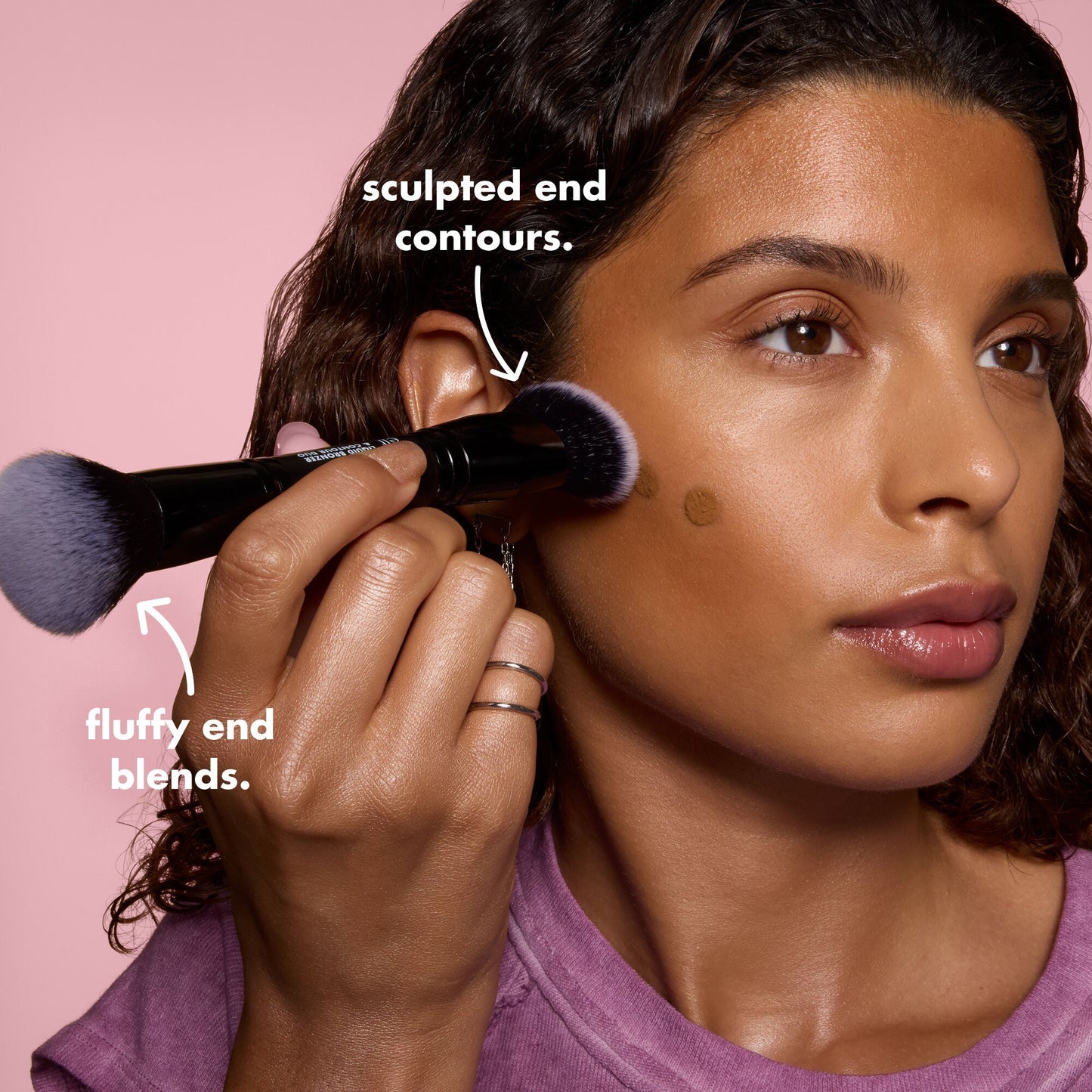 liquid-bronzer-and-contour-duo-brush-h3 0426_EDU_LiquidBronzer_ContourDuoBrush_BenefitModel.jpg