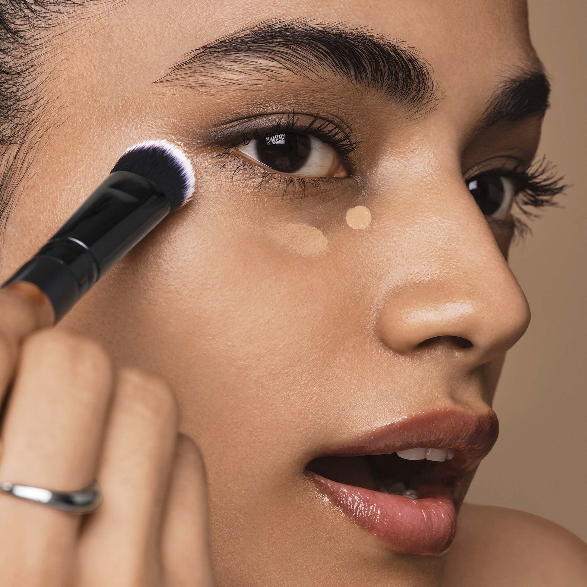 tap-and-blend-concealer-brush-g7 042925_Dipti_SoftGlam_Brushes_App_0044_477_w3QC_IGF.jpg