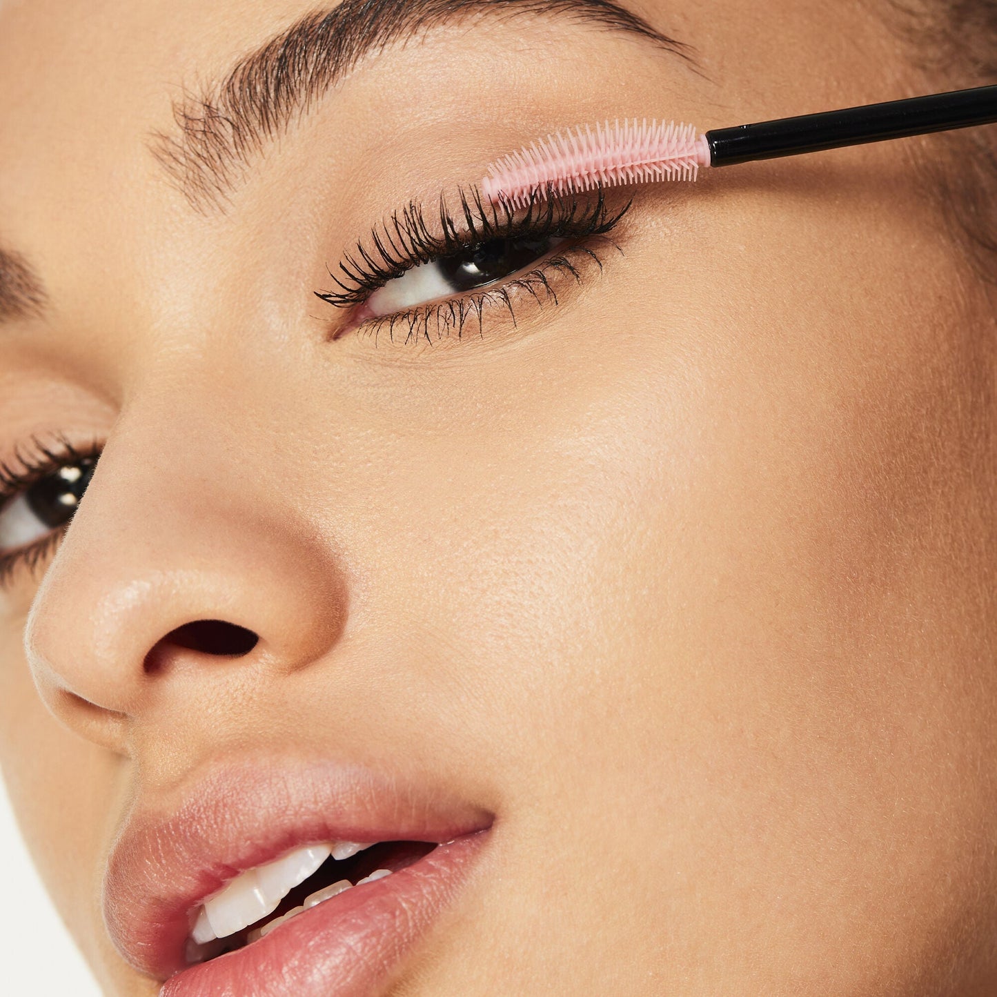 lash-n-roll-mascara-e5 052322_Adriana_LashRoll-After-Black_069_IGF_V2.jpg