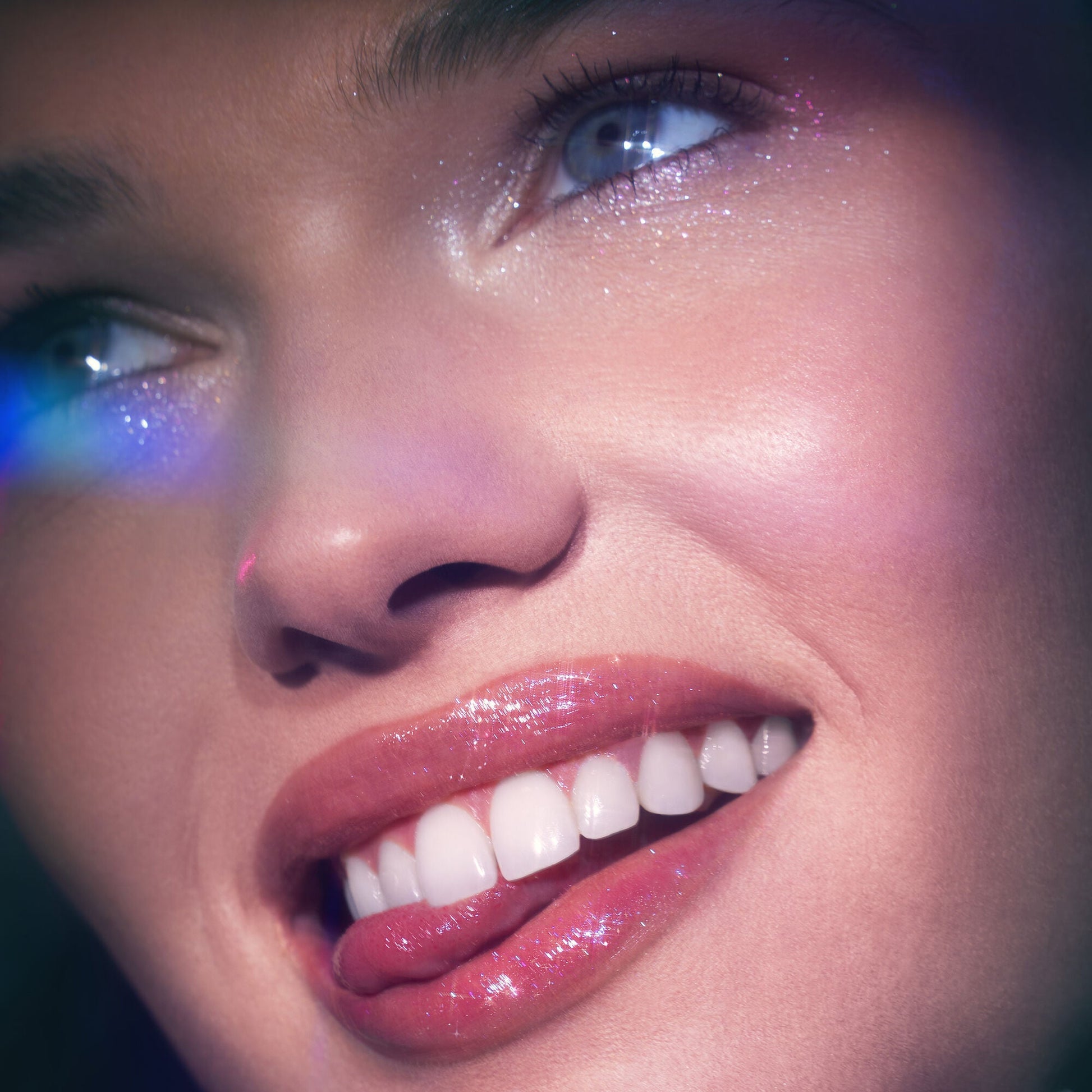 glow-reviver-lip-oil-glimmer-e3 053124_Lily_LipOil_OFace_FineAsFleck_0315_v4_RGB_IGF.jpg