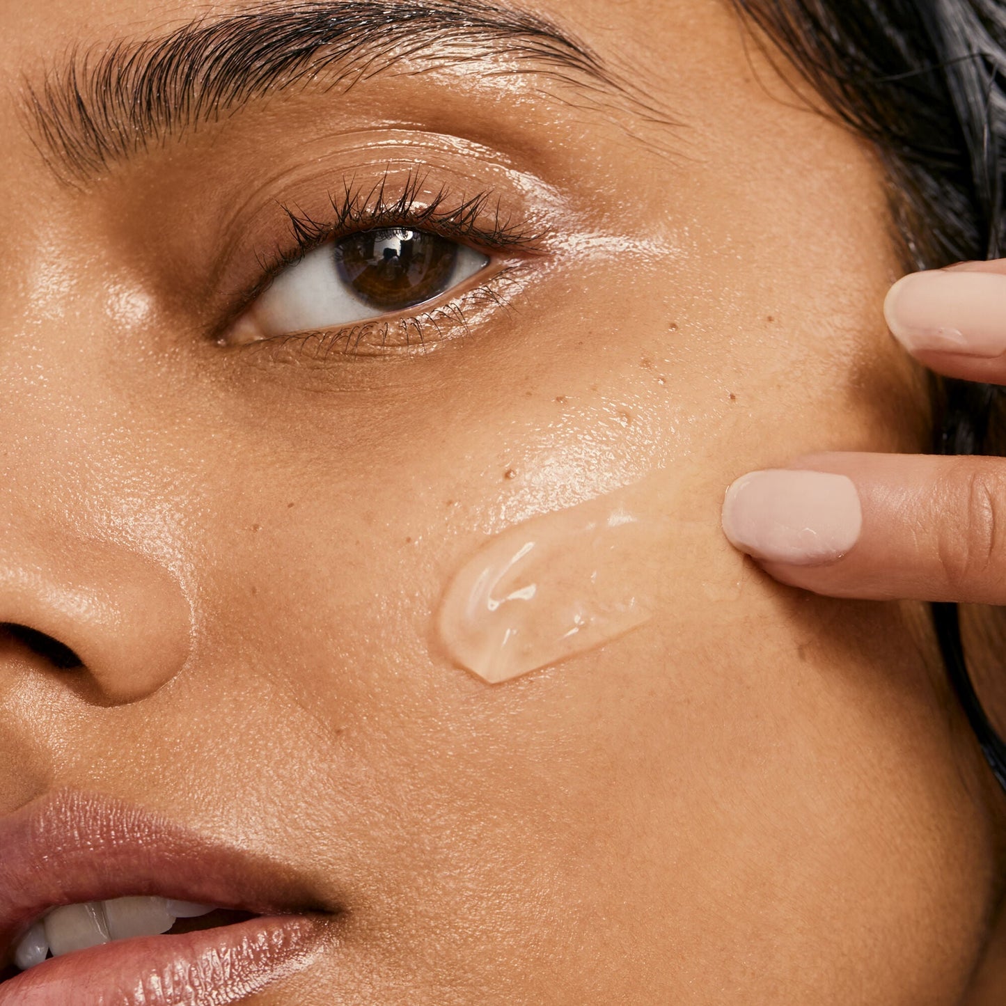 holy-hydration-gel-yeah-moisturizer-h9 060623_Ravyanshi_DewyFace_247_v3_RGB_IGF.jpg