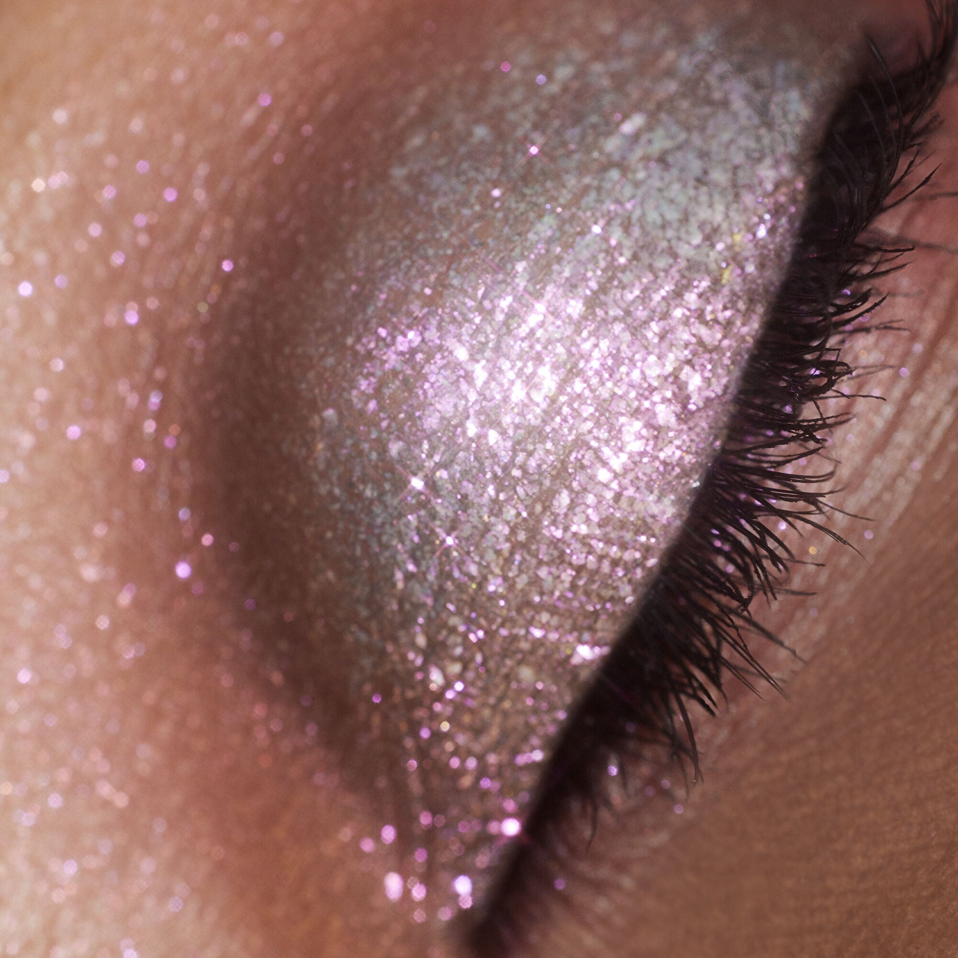 duochrome-liquid-eyeshadow-l1 061223_Chi_SparkPink_0022_FINAL_RGB_IGF.jpg