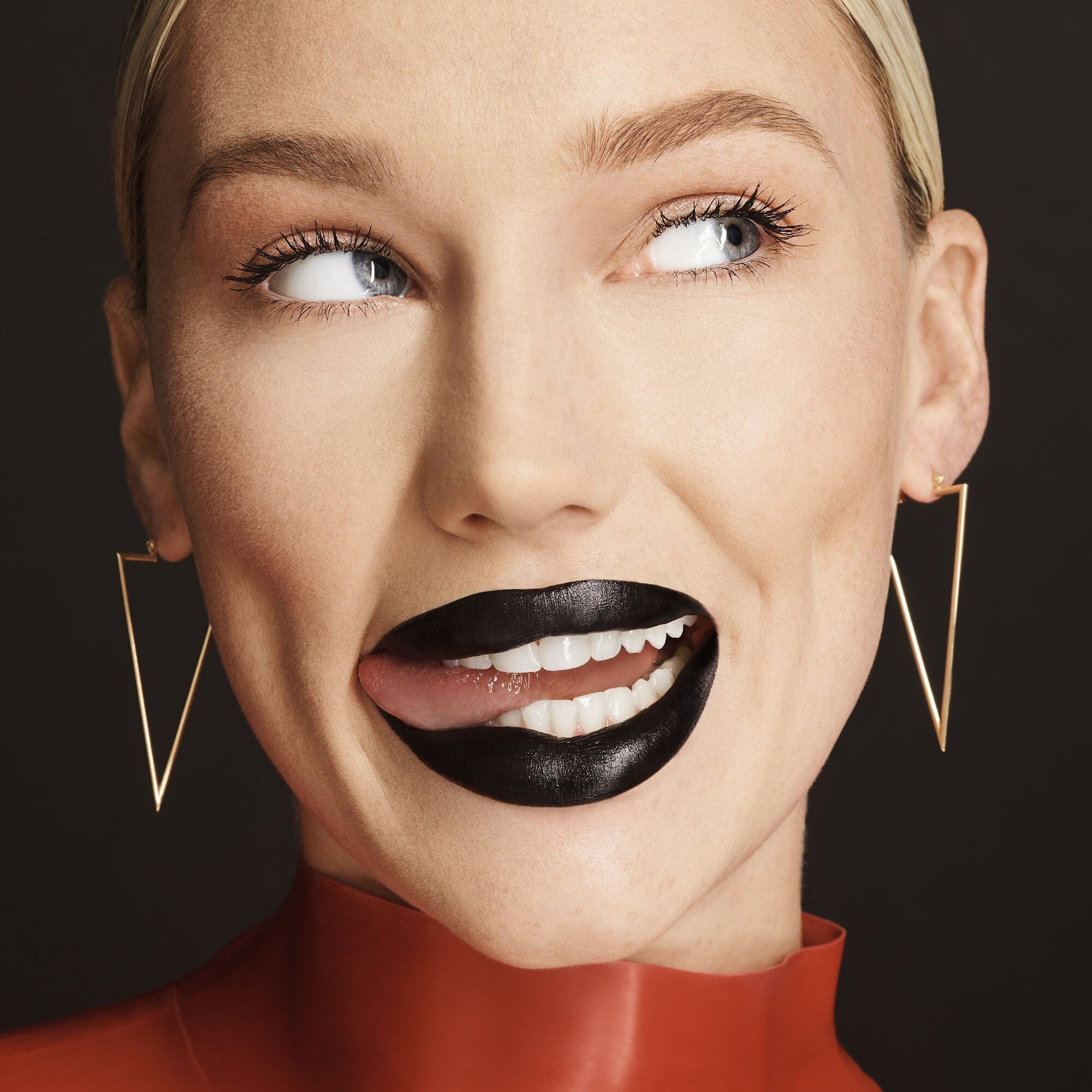 o-face-satin-lipstick-z7 071222_MD_Look4_0124_FINAL_RGB_IGF.jpg