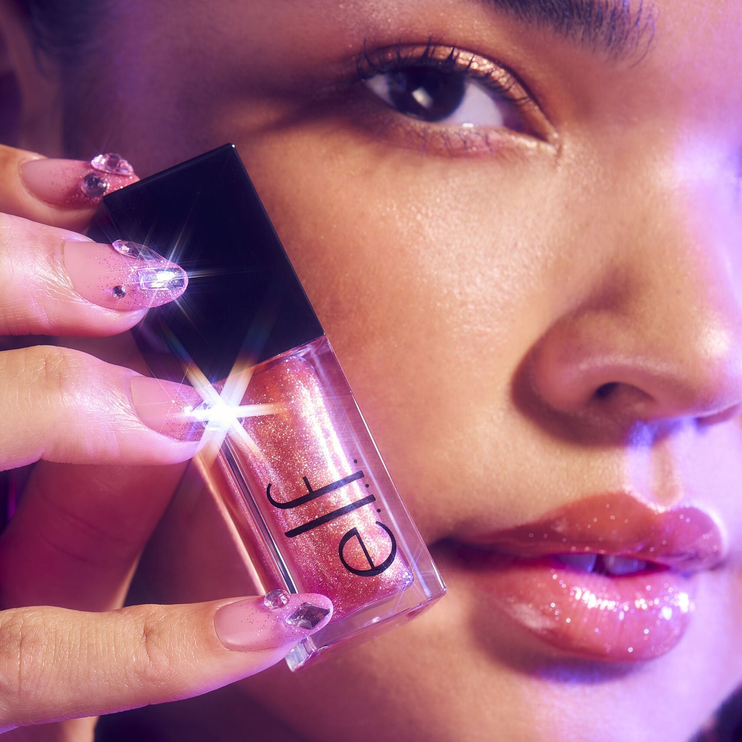 glow-reviver-plumping-lip-oil-f3 072225_Breanna_LipPlump_0391_2000x2000_0613e084-a418-44f9-b40d-c461b7a4b6db.jpg
