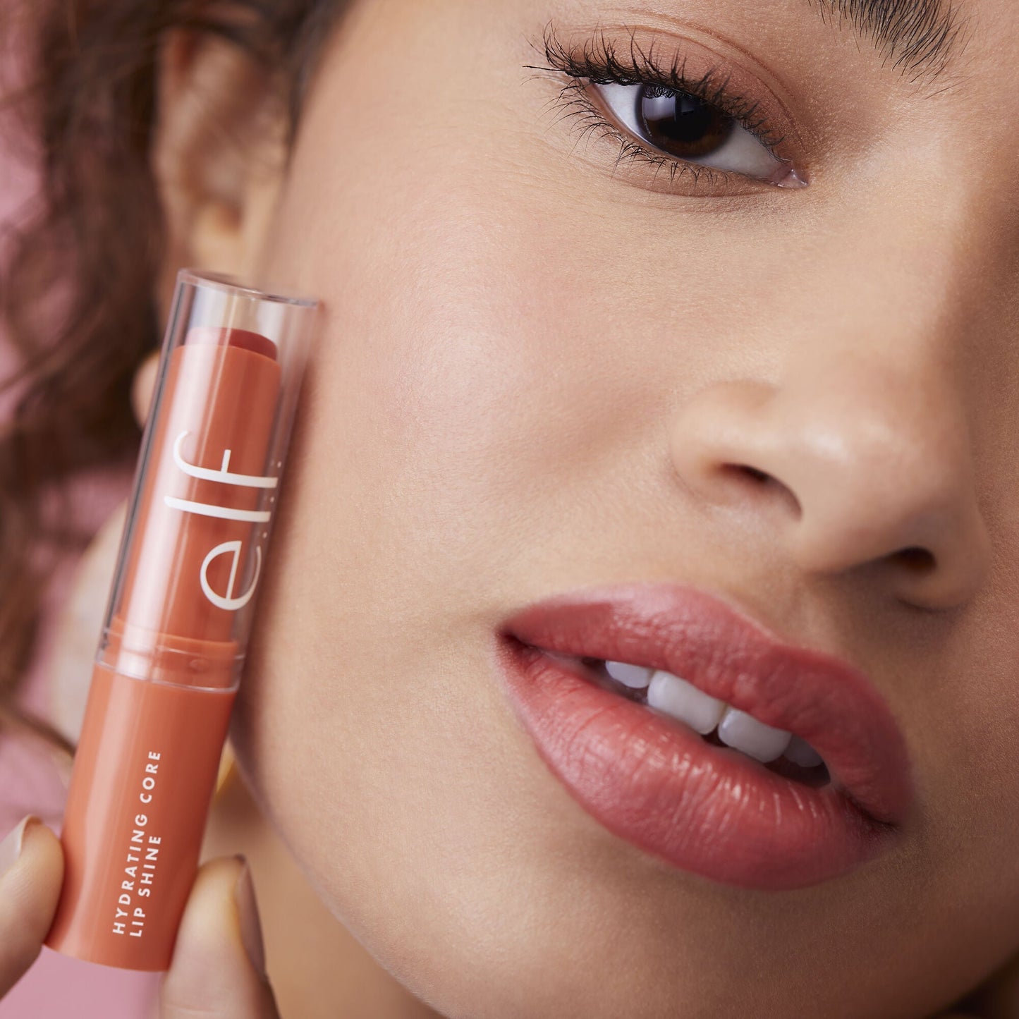 hydrating-core-lip-shine-d8 08112020_Alyssa_AmpItUp-0157_IGF_0dcd7b08-d8a1-41c3-a293-6fb7fa4ca7dd.jpg