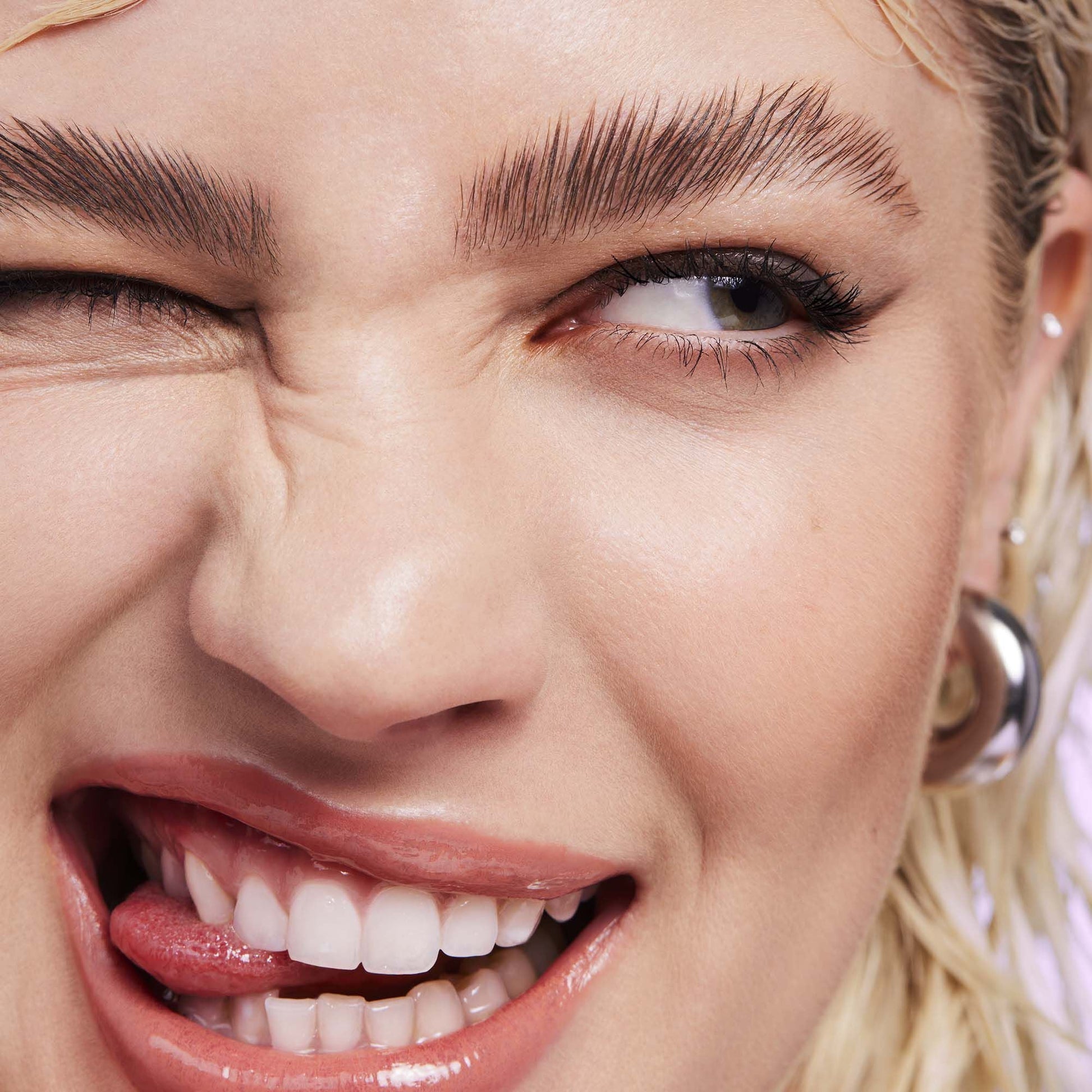brow-laminating-gel-h6 110923_Genevieve_BrowGel_App-Vibe_6982_RGB_IGF.jpg