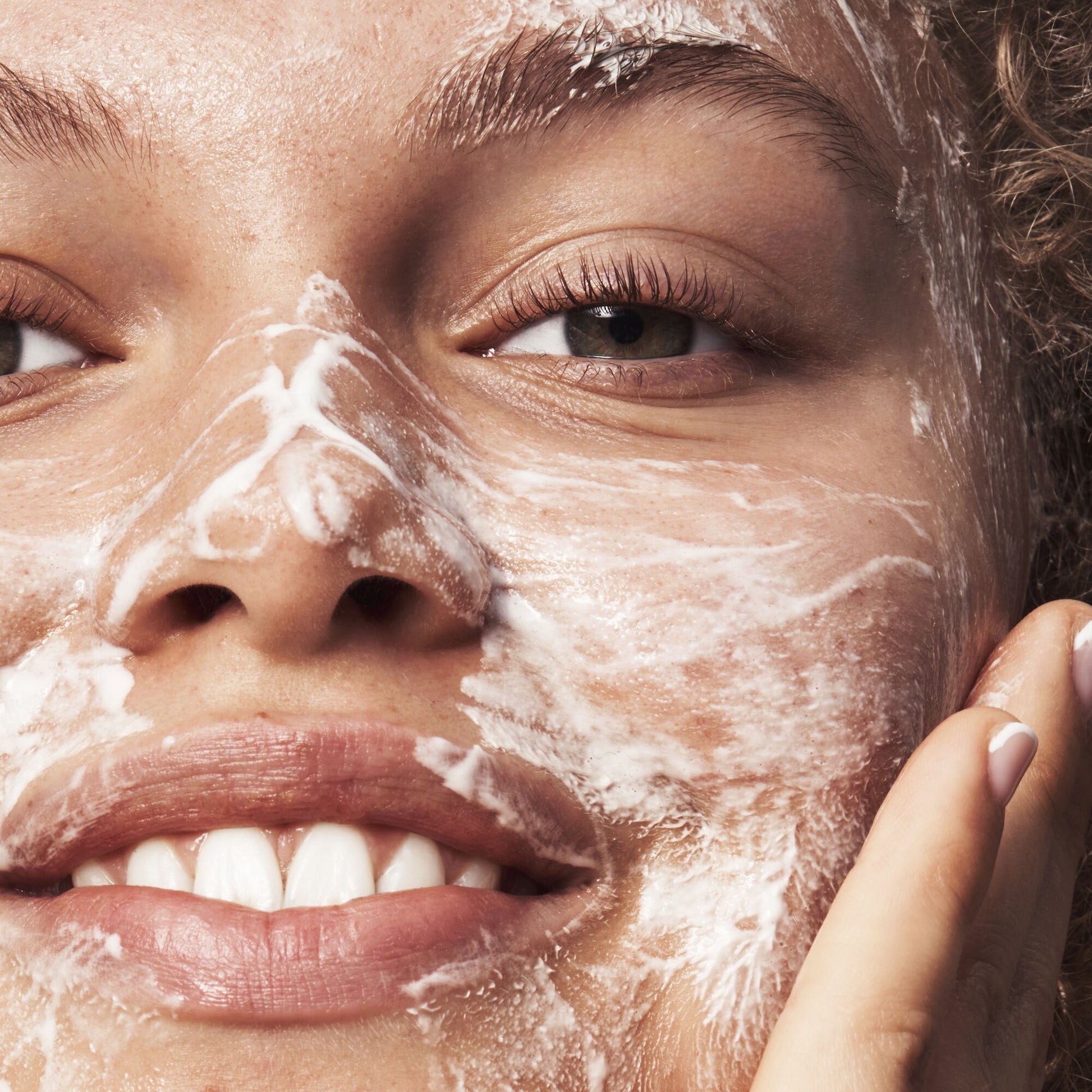blemish-breakthrough-acne-calming-water-cream-mini-k9 121321_Marley-Acne-Regimen_0117_FINAL_IGF_7be73b38-8681-4e47-be60-37d940df0d6e.jpg
