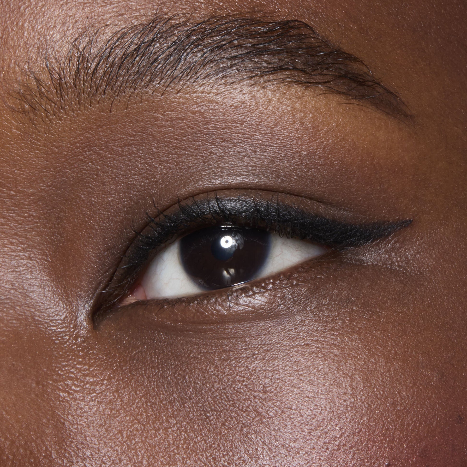 no-budge-retractable-eyeliner-b5 81330_NO_BUDGE_RETRACTABLE_EYELINER_BLACK_BILLIE_0062_V2.jpg