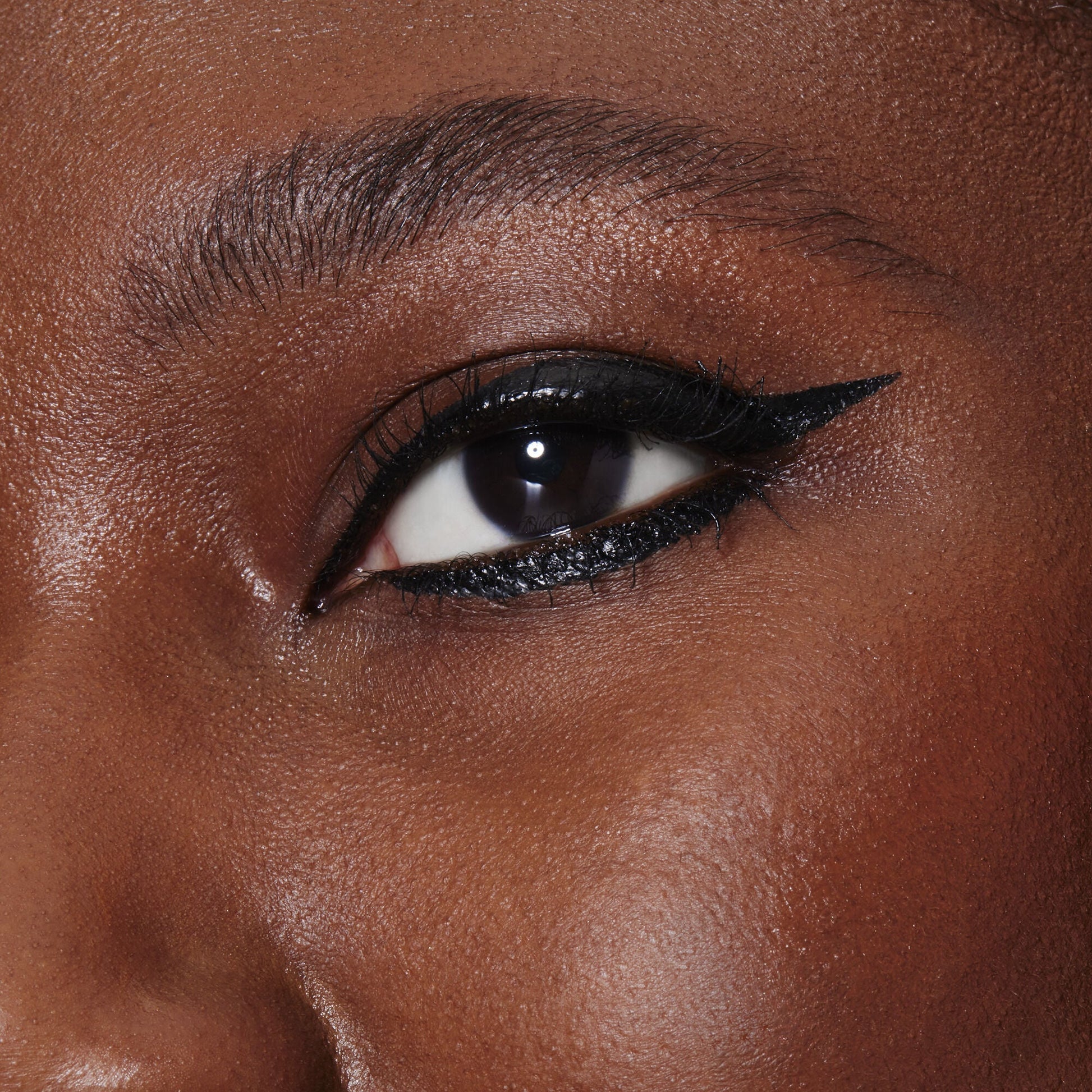 h2o-proof-inkwell-eyeliner-p3 82969_DJ_H20_PROOF_INKWELL_EYELINER_MACRO.jpg