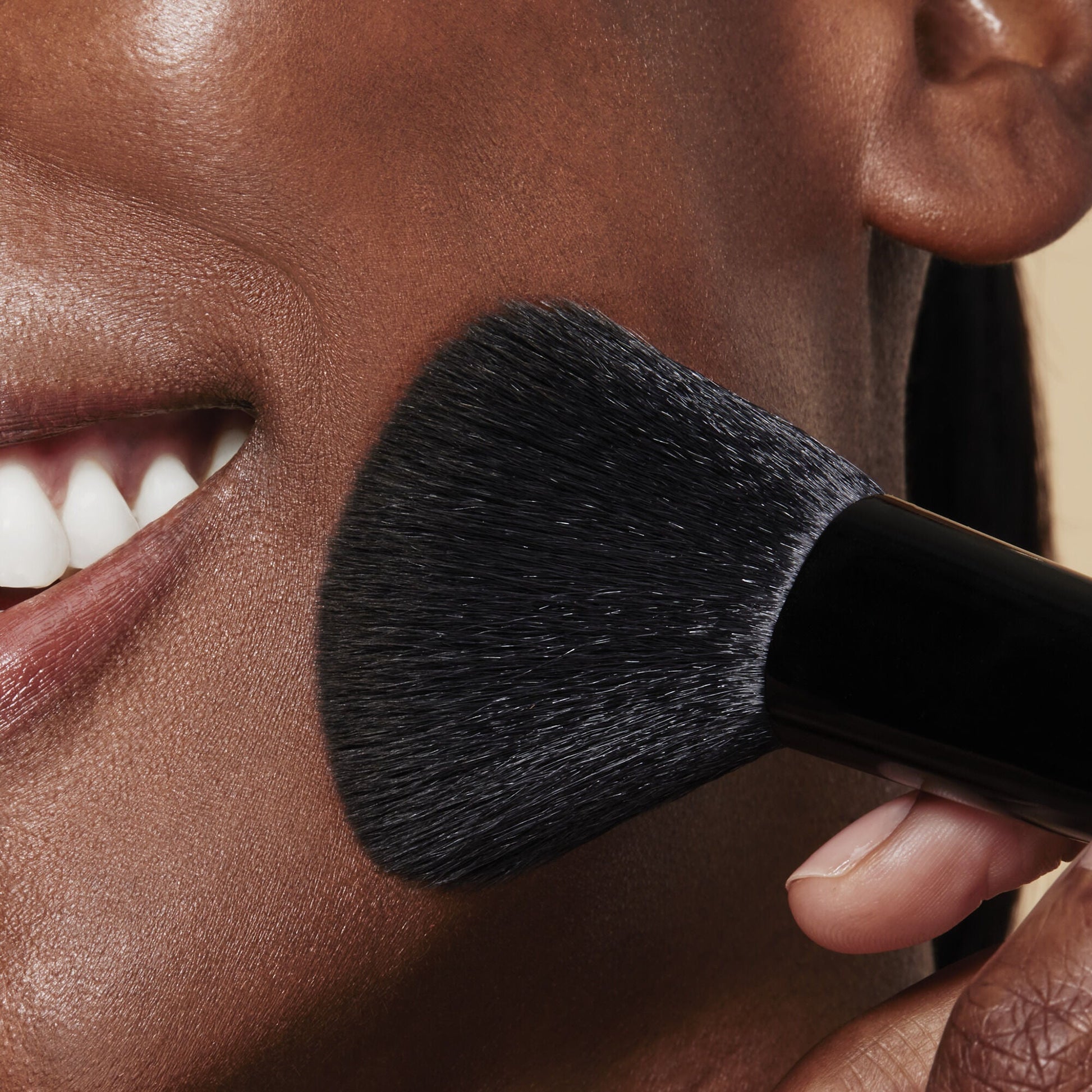 full-face-and-eye-makeup-brush-set-with-travel-case-f7 84674_FULL_FACE_EYE_BRUSH_SET_POWDER_BRUSH_DJ_0118.jpg