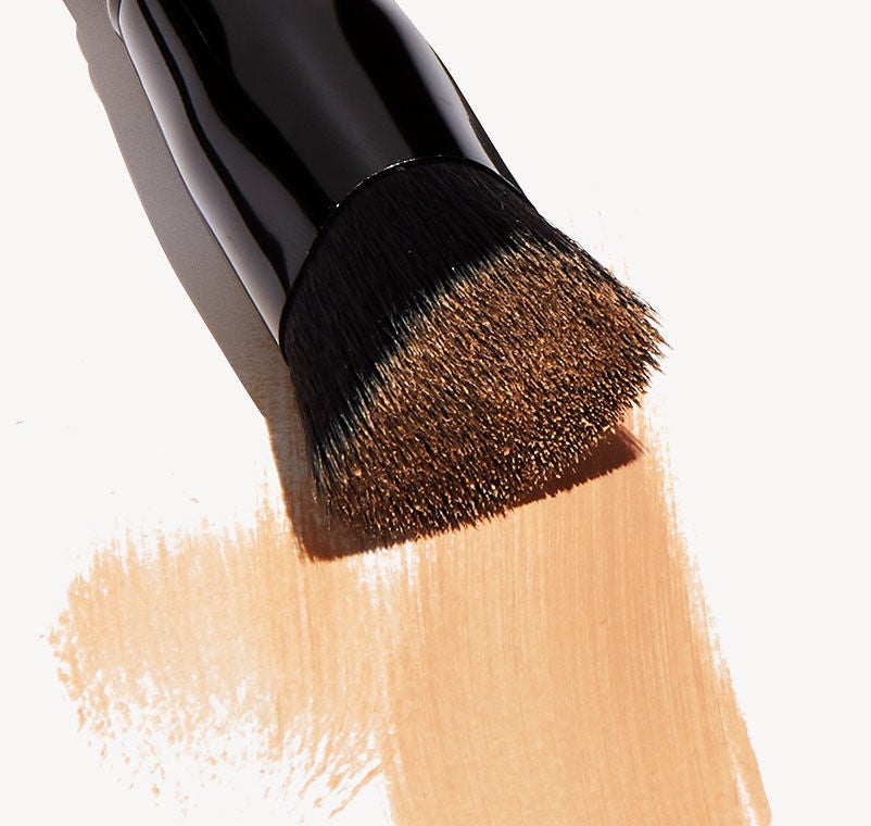triangular-buffing-foundation-brush-v3 shot.jpg